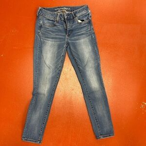 Womens American eagle skinny jeans size 8 short